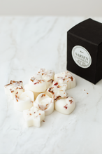 Load image into Gallery viewer, Cranberry, Orange &amp; Cinnamon Soy Wax Melt
